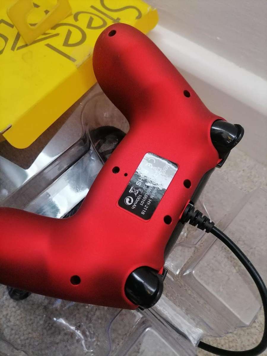 2 X BRAND NEW METALTECH PS3 WIRED CONTROLLERS*ONE BID FOR BOTH