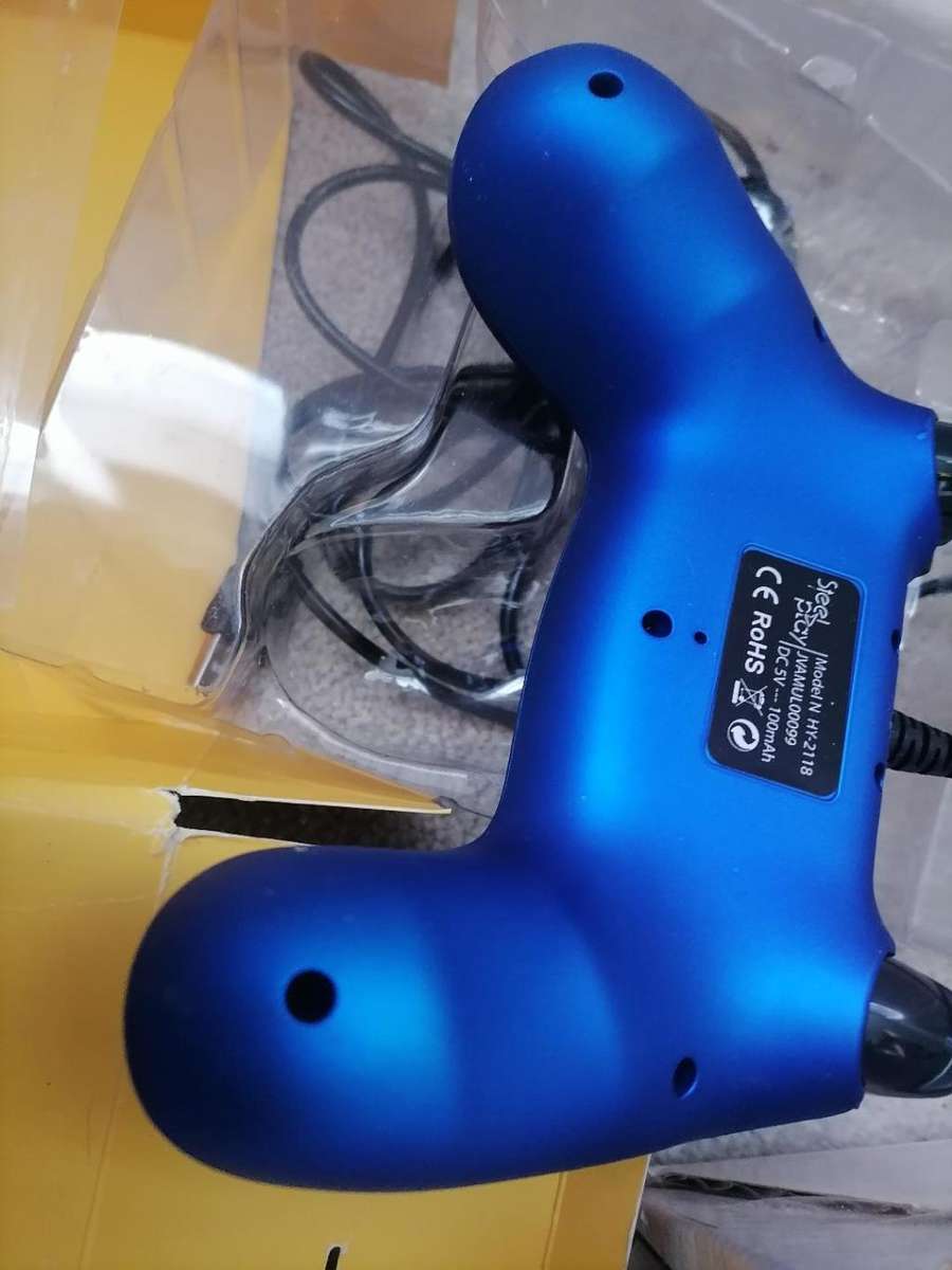 2 X BRAND NEW METALTECH PS3 WIRED CONTROLLERS*ONE BID FOR BOTH