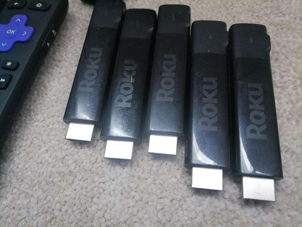 LOT OF 5 X ROKU STREEMING STICK WITH REMOTE*UNTESTED