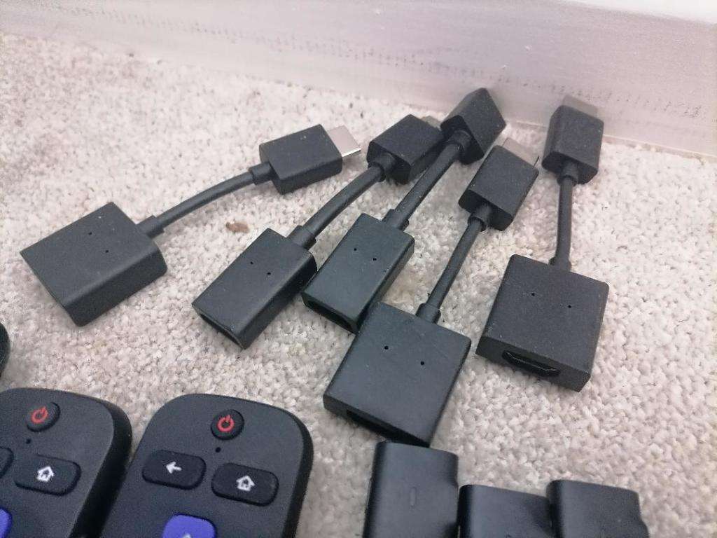 LOT OF 5 X ROKU STREEMING STICK WITH REMOTE*UNTESTED