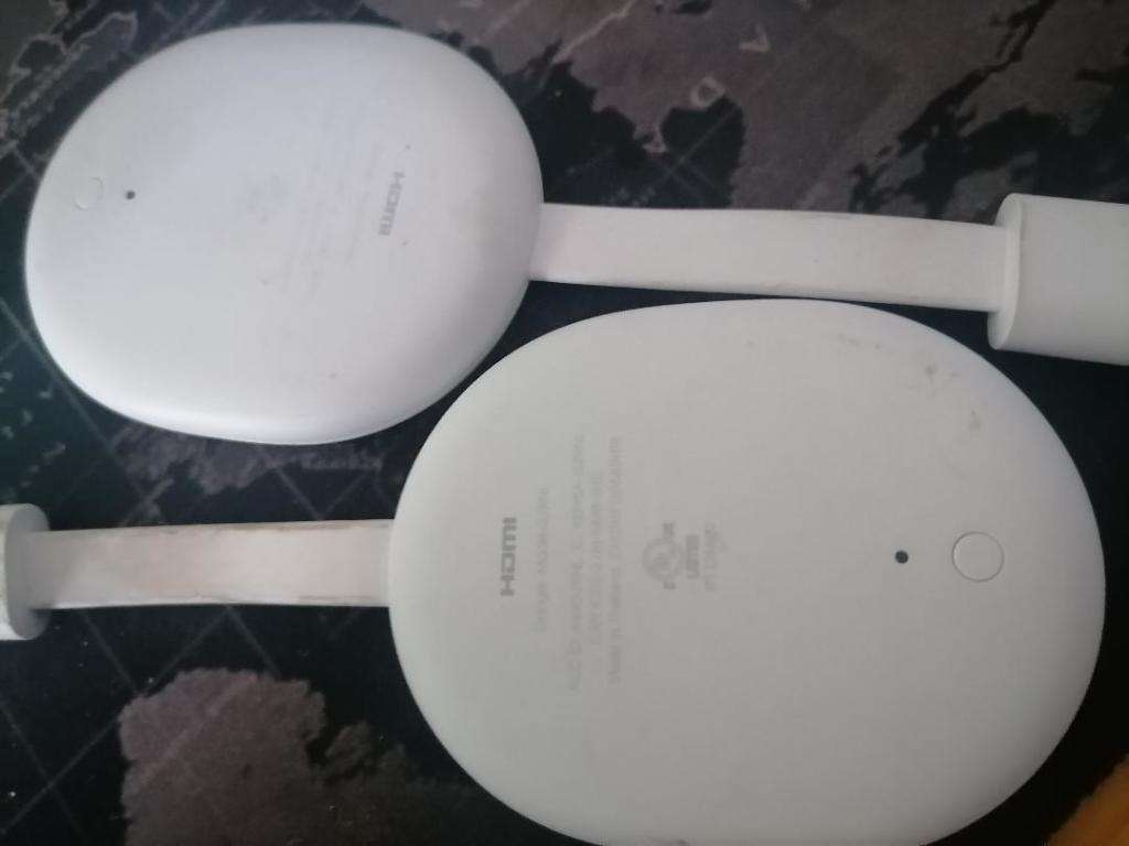 *LOT OF 2 X GOOGLE CHROMECAST 4K STREEMING GOOGLE TV UNITS*ONE REMOTE*NOT TESTED*1 BID FOR BOTH**