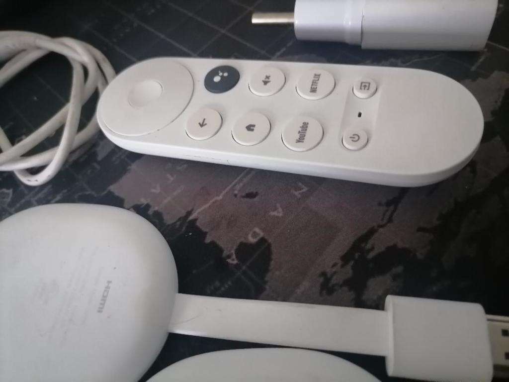 *LOT OF 2 X GOOGLE CHROMECAST 4K STREEMING GOOGLE TV UNITS*ONE REMOTE*NOT TESTED*1 BID FOR BOTH**