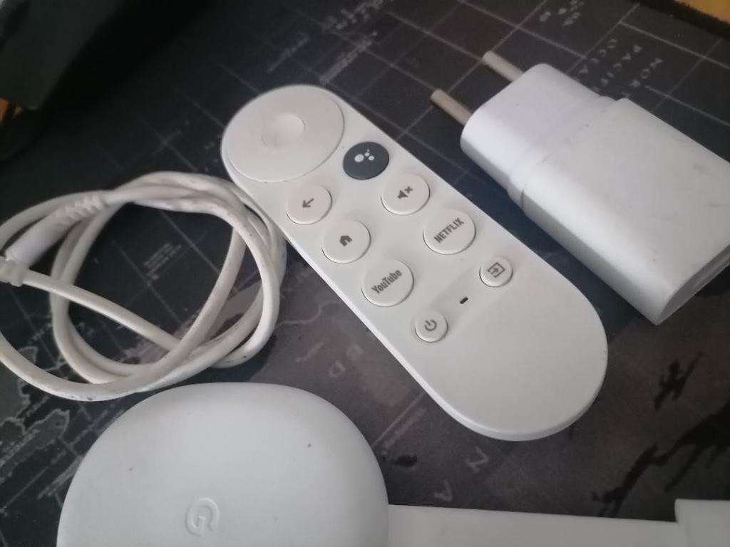 *LOT OF 2 X GOOGLE CHROMECAST 4K STREEMING GOOGLE TV UNITS*ONE REMOTE*NOT TESTED*1 BID FOR BOTH**