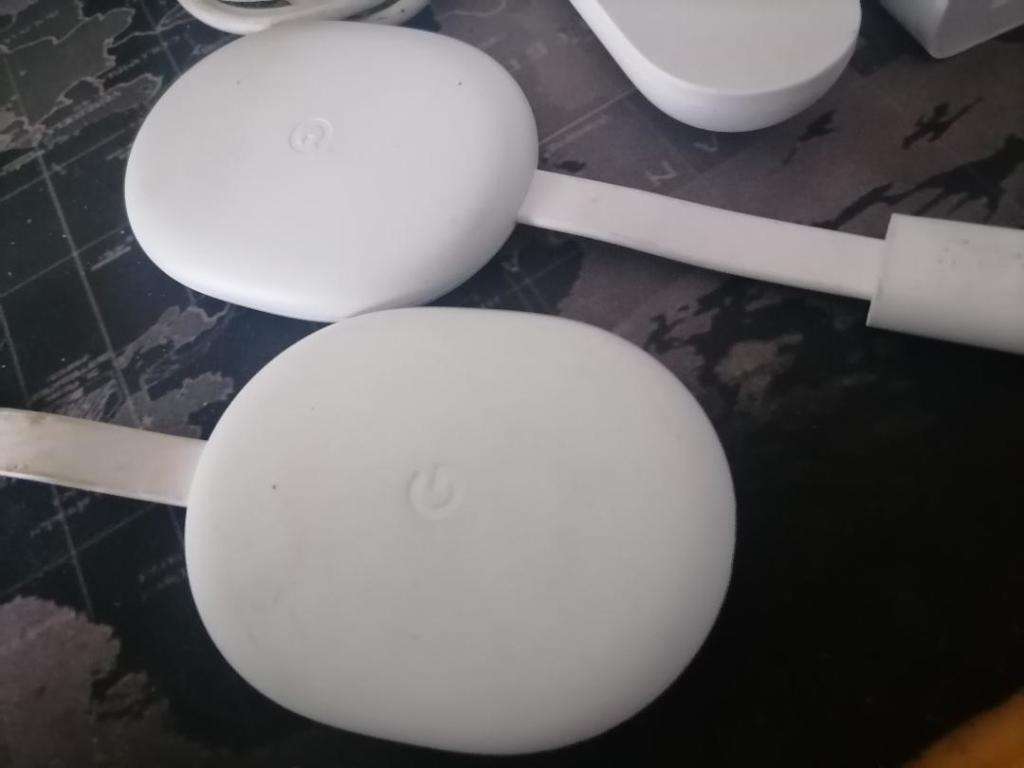 *LOT OF 2 X GOOGLE CHROMECAST 4K STREEMING GOOGLE TV UNITS*ONE REMOTE*NOT TESTED*1 BID FOR BOTH**