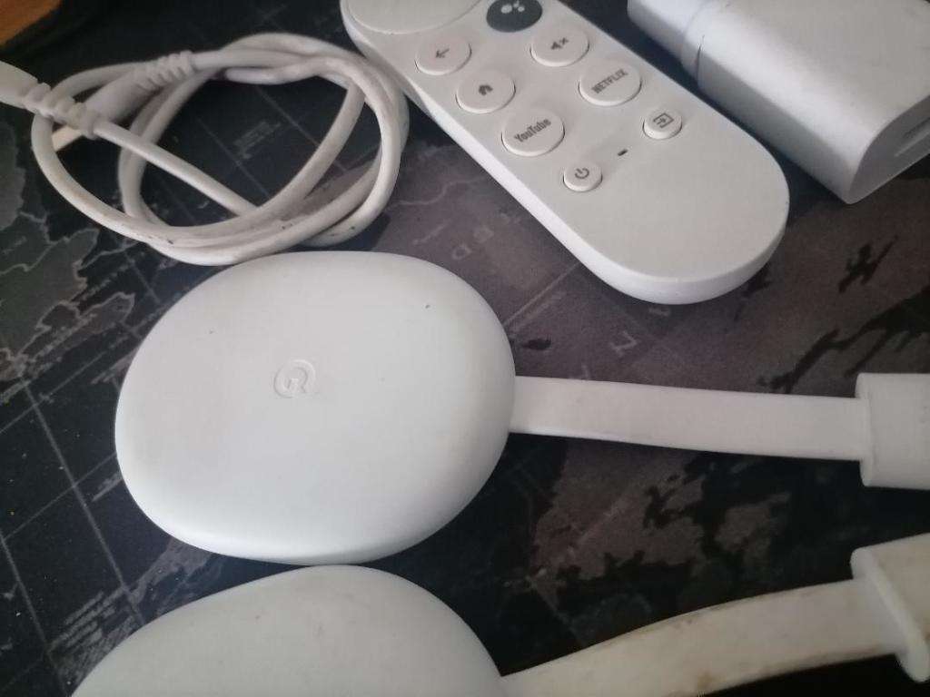 *LOT OF 2 X GOOGLE CHROMECAST 4K STREEMING GOOGLE TV UNITS*ONE REMOTE*NOT TESTED*1 BID FOR BOTH**