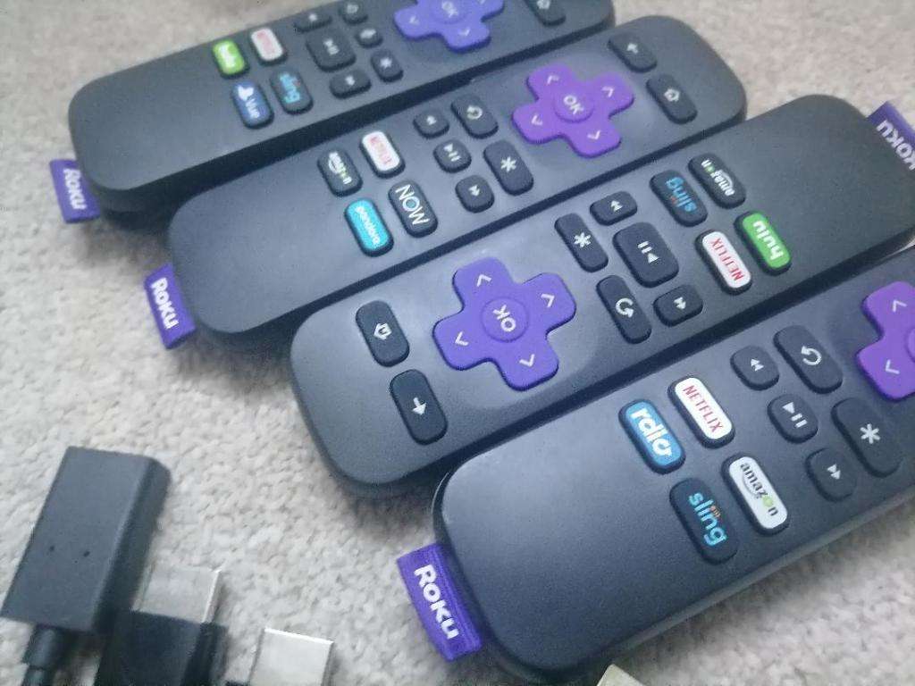 LOT OF 4 X ROKU STREEMING STICK WITH REMOTE*UNTESTED