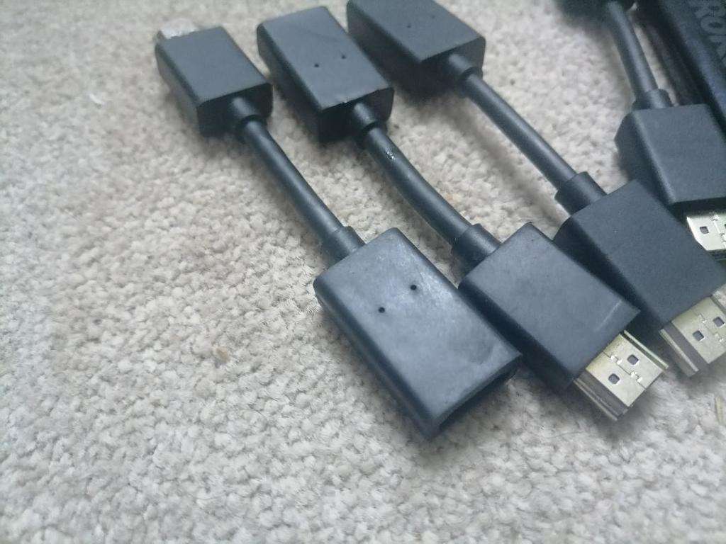 LOT OF 4 X ROKU STREEMING STICK WITH REMOTE*UNTESTED