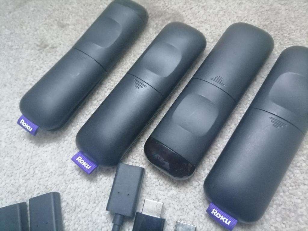 LOT OF 4 X ROKU STREEMING STICK WITH REMOTE*UNTESTED