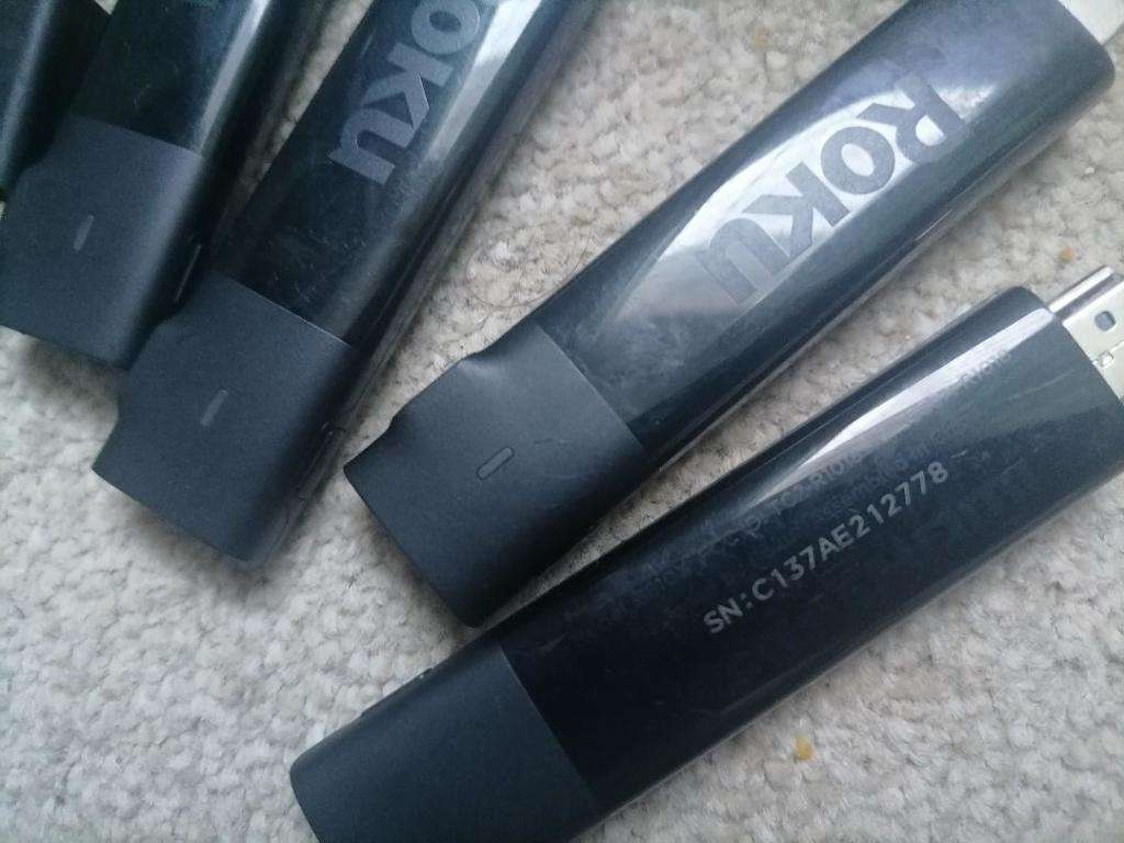 LOT OF 4 X ROKU STREEMING STICK WITH REMOTE*UNTESTED