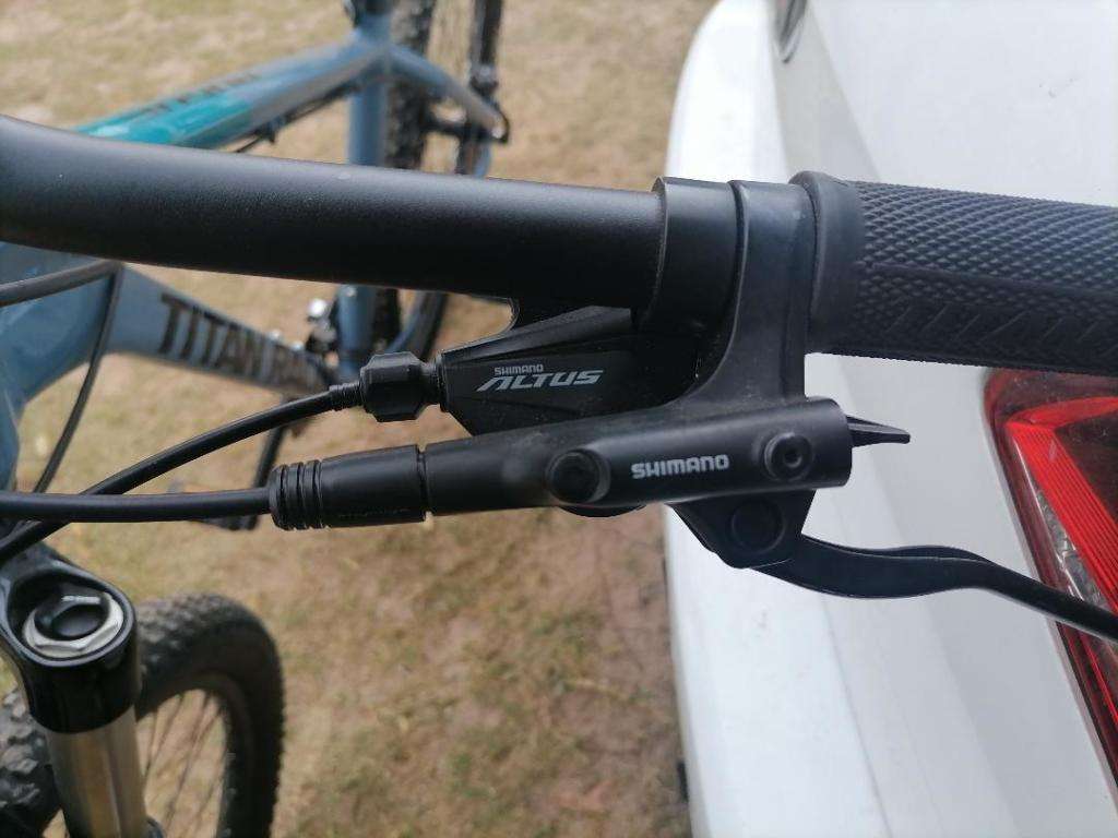 TITAN SPORT ROGUE CRUZ 29 INCH WHEEL MOUNTAIN BIKE