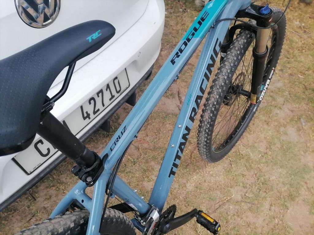 TITAN SPORT ROGUE CRUZ 29 INCH WHEEL MOUNTAIN BIKE