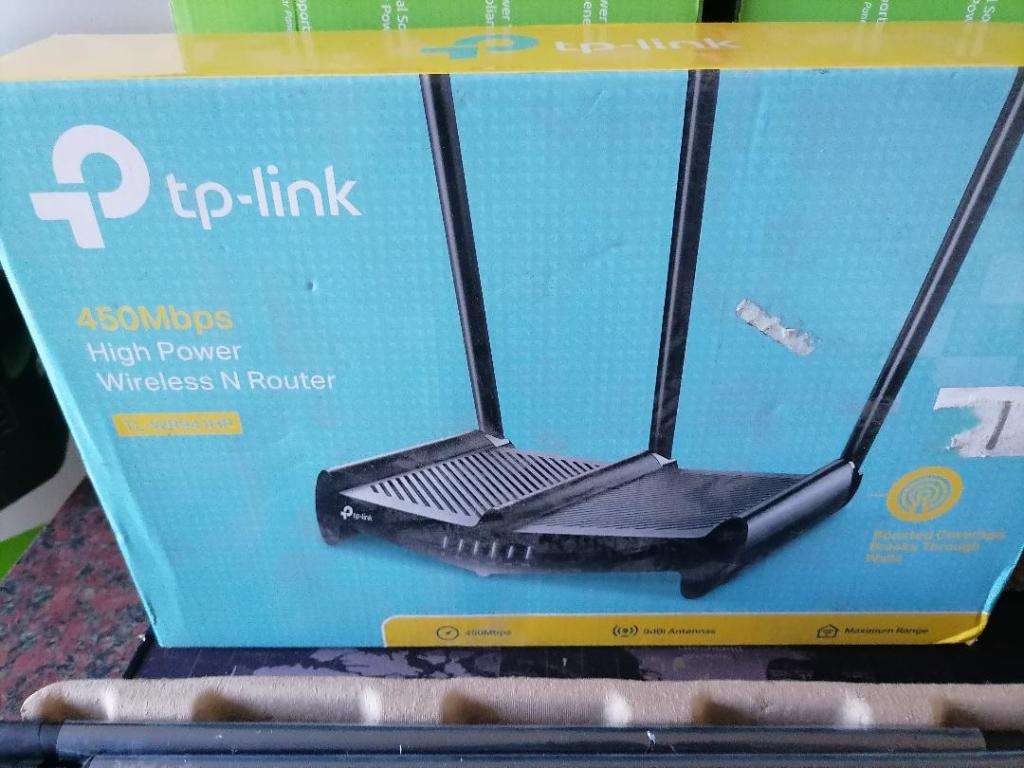 TP-LINK  WR941HP 450MPS WI FI 4 WIRELESS ROUTER