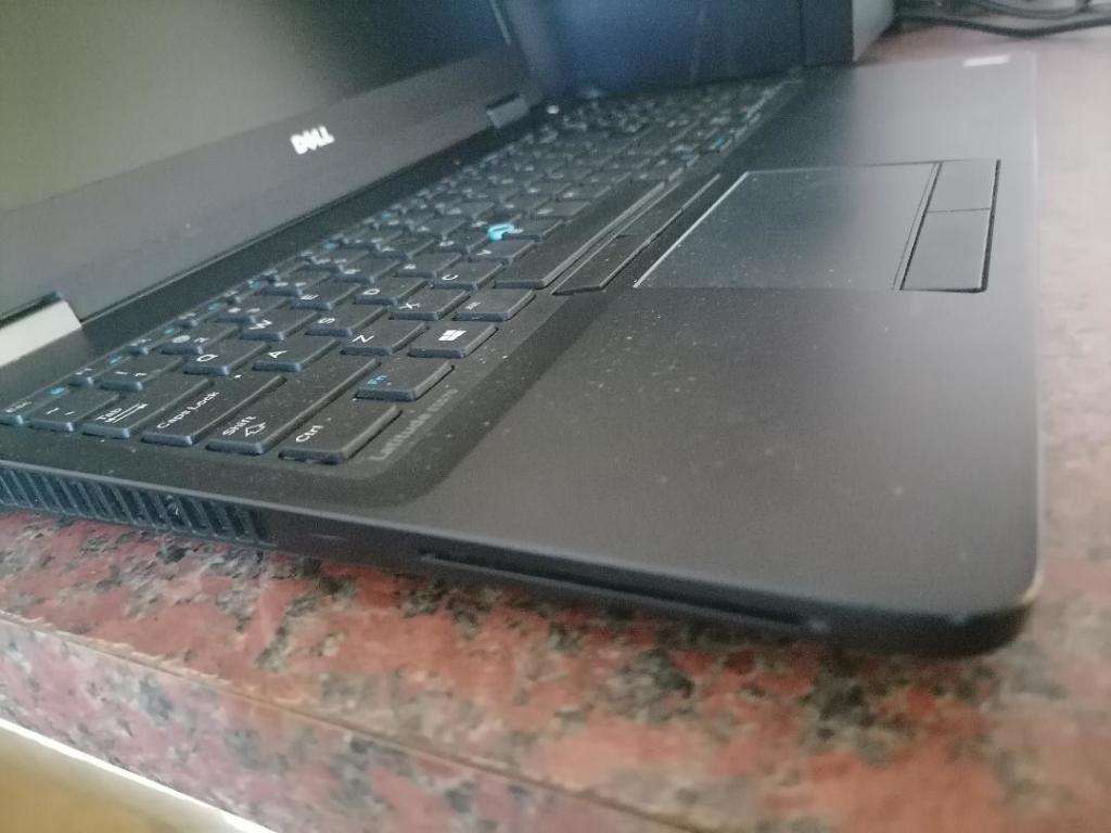 i5 DELL 6TH GEN, 8GB RAM, 1TB HDD. BATTERY 100%,BACKLIT KEYBOARD ,ORIGINAL CHARGER