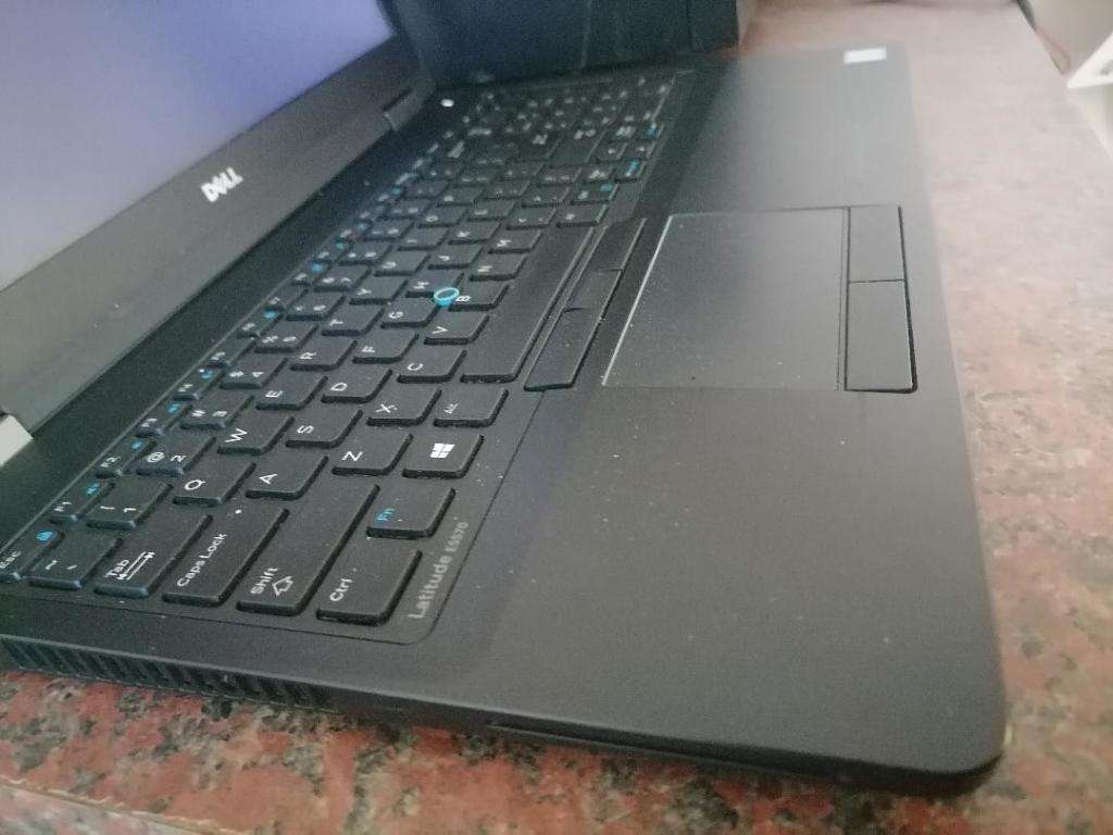i5 DELL 6TH GEN, 8GB RAM, 1TB HDD. BATTERY 100%,BACKLIT KEYBOARD ,ORIGINAL CHARGER