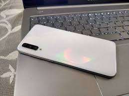 SAMSUNG A50 128GB PEARL WHITE+NEW BODYGLOVE WIRELESS EAR BUDS