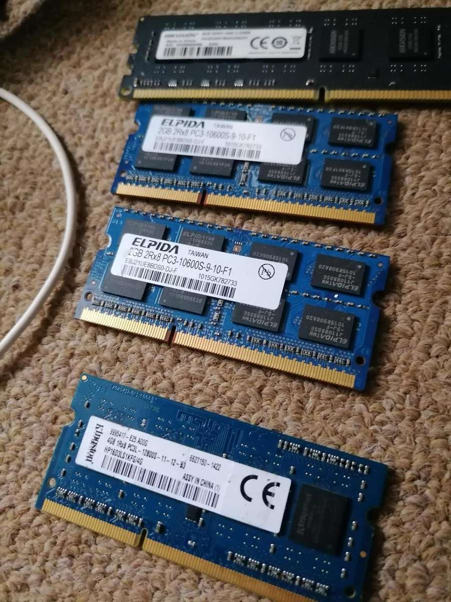 BULK LOT OF ELECTRONICS,EXTENTION CORDS,RAM CARDS,PLUGS,PHONE CHARGERS ETC