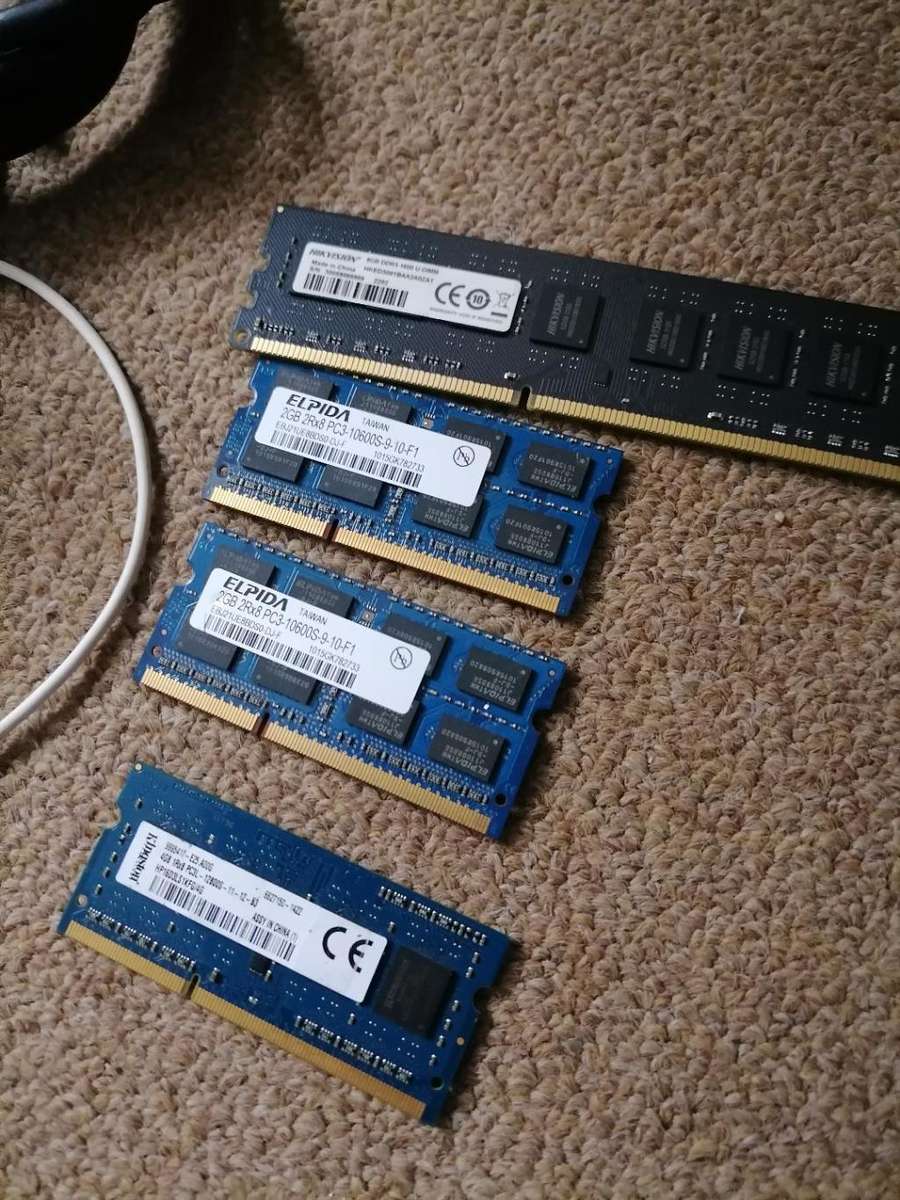 BULK LOT OF ELECTRONICS,EXTENTION CORDS,RAM CARDS,PLUGS,PHONE CHARGERS ETC