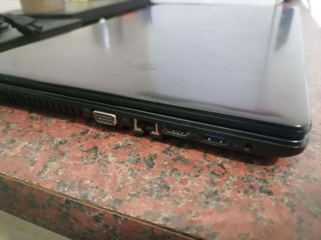 i5 ACER ASPIRE 4th GEN, E5-571 LAPTOP.250GB SSD,BATTERY 100%,CHARGER INCL,