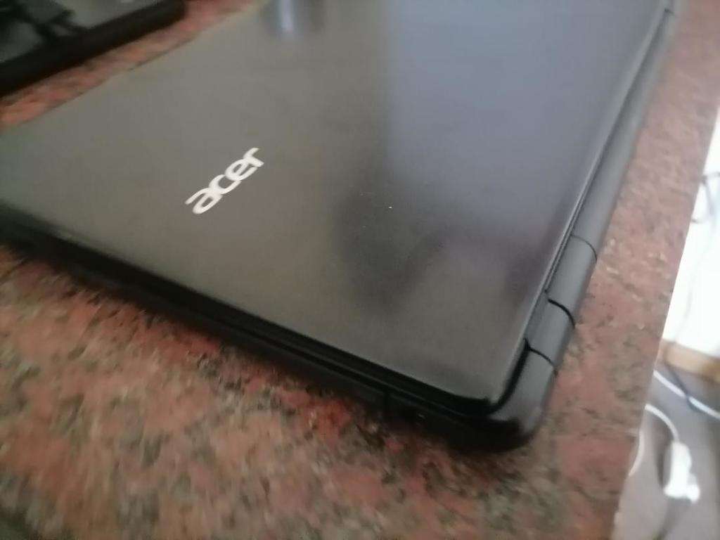 i5 ACER ASPIRE 4th GEN, E5-571 LAPTOP.250GB SSD,BATTERY 100%,CHARGER INCL,