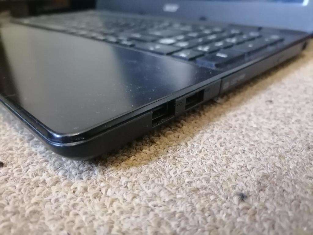 i5 ACER ASPIRE 4th GEN, E5-571 LAPTOP.250GB SSD,BATTERY 100%,CHARGER INCL,