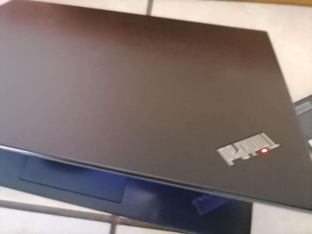 i7 8TH GEN LENOVO THINKPAD X390 16GB RAM. 512 NVME SSD, W10/OFFICE,BATTERY 100%.ORIGINAL CHARGER