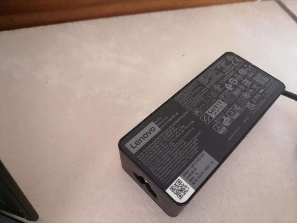 i7 8TH GEN LENOVO THINKPAD X390 16GB RAM. 512 NVME SSD, W10/OFFICE,BATTERY 100%.ORIGINAL CHARGER