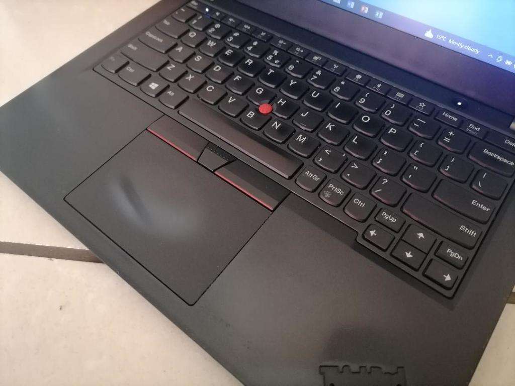 i7 8TH GEN LENOVO THINKPAD X390 16GB RAM. 512 NVME SSD, W10/OFFICE,BATTERY 100%.ORIGINAL CHARGER