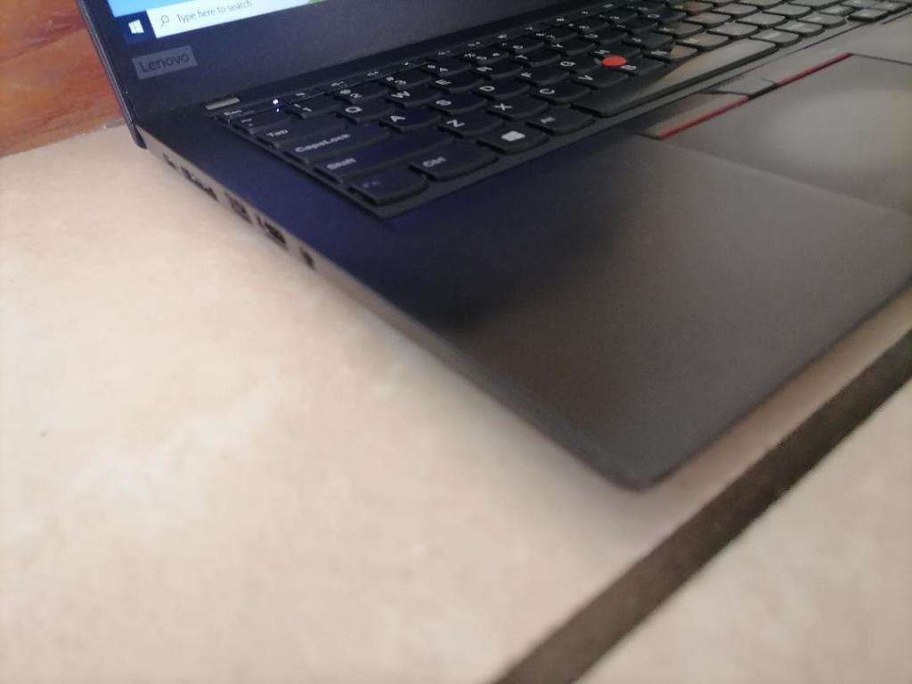 i7 8TH GEN LENOVO THINKPAD X390 16GB RAM. 512 NVME SSD, W10/OFFICE,BATTERY 100%.ORIGINAL CHARGER