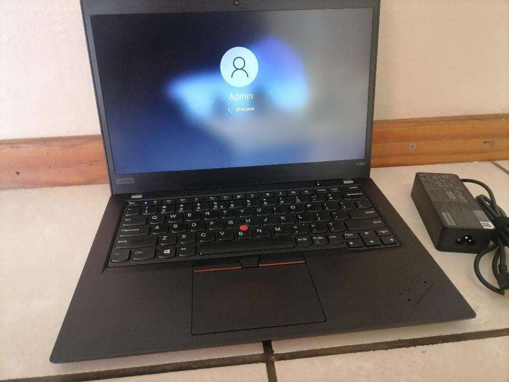 i7 8TH GEN LENOVO THINKPAD X390 16GB RAM. 512 NVME SSD, W10/OFFICE,BATTERY 100%.ORIGINAL CHARGER