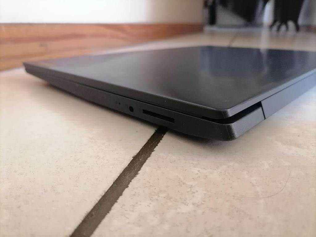 IMMACULATE AMD A6 9TH GEN LENOVO IDEAPAD 8GB RAM,1TG HDD,ORIGINAL CHARGER,BAG,BATTERY 100%