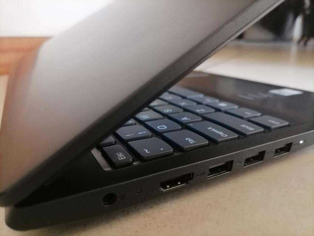 IMMACULATE AMD A6 9TH GEN LENOVO IDEAPAD 8GB RAM,1TG HDD,ORIGINAL CHARGER,BAG,BATTERY 100%