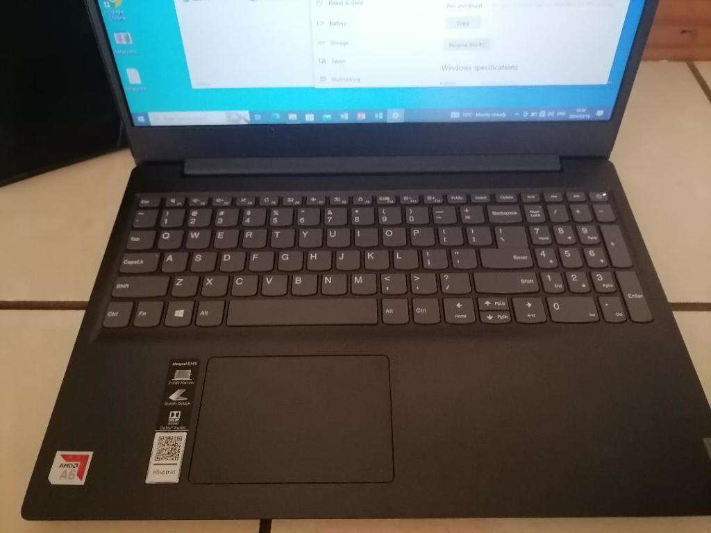 IMMACULATE AMD A6 9TH GEN LENOVO IDEAPAD 8GB RAM,1TG HDD,ORIGINAL CHARGER,BAG,BATTERY 100%