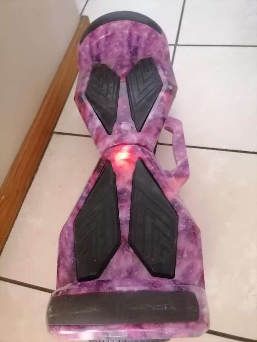 8` SMART BALANCE BOARD, NO CHARGER, POWERS ON, NOT MOVING CORRECTLY