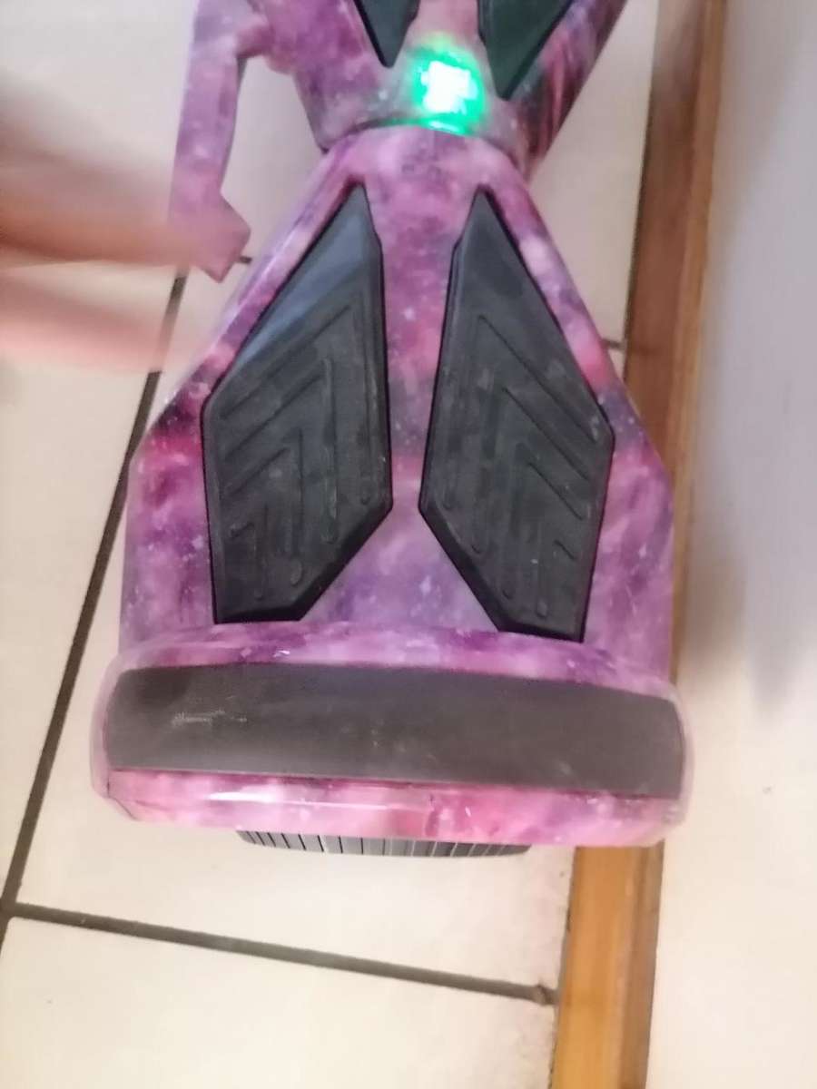 8` SMART BALANCE BOARD, NO CHARGER, POWERS ON, NOT MOVING CORRECTLY