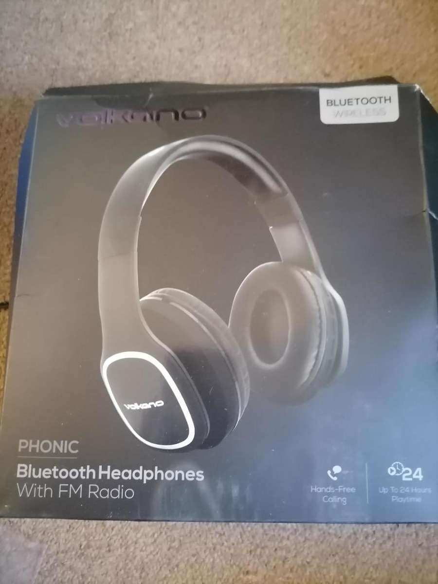 BULK LOT OF UNTESTED ITEMS, SMART WATCHES,JBL HEADSET,AIR PODS,GAMING CONTROLLERS, ONE BID FOR LOT