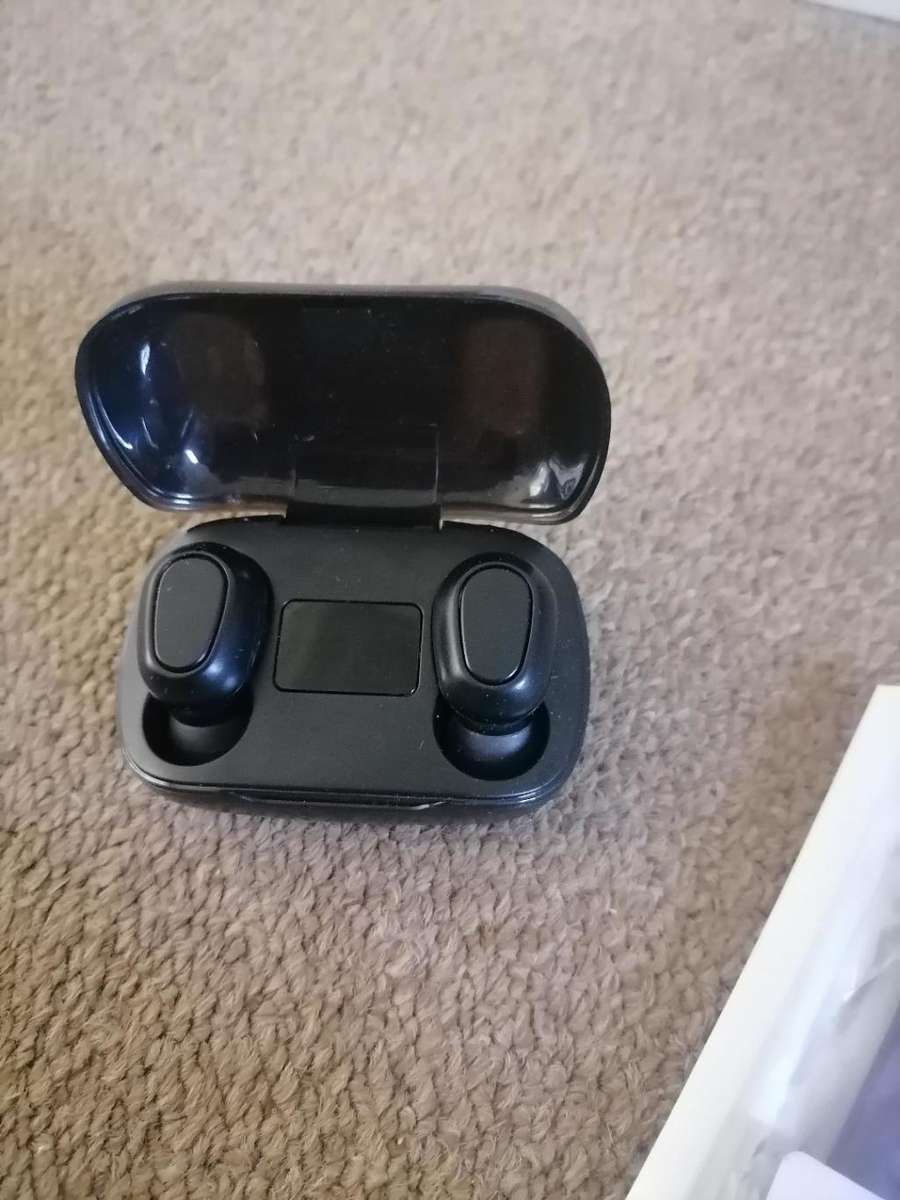 BULK LOT OF UNTESTED ITEMS,CAR LCD SCREE,PS4 HEADSET,AIR PODS,BT SPEAKER,SMART WATCH,CCTV CAMERA