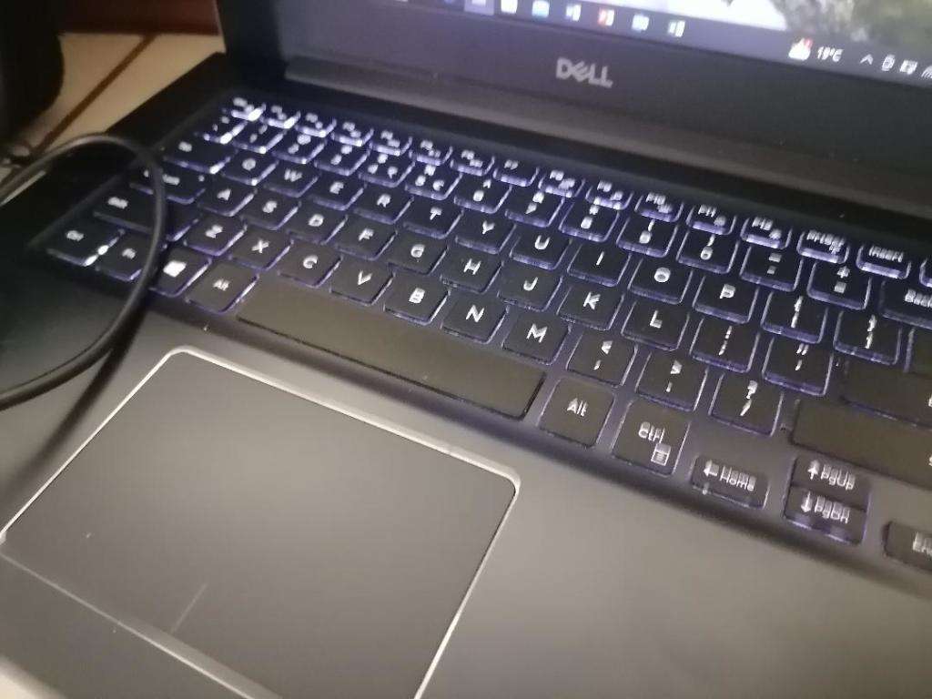 i5 DELL VOSTRO 8TH GEN, 8GB RAM, 256 NVME HDD,W10/OFFICE, LAPTOP BAG,CHARGER,BACK LIT KEYBOARD