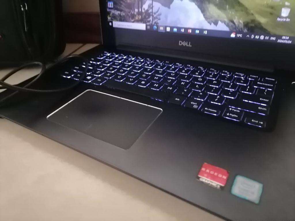 i5 DELL VOSTRO 8TH GEN, 8GB RAM, 256 NVME HDD,W10/OFFICE, LAPTOP BAG,CHARGER,BACK LIT KEYBOARD