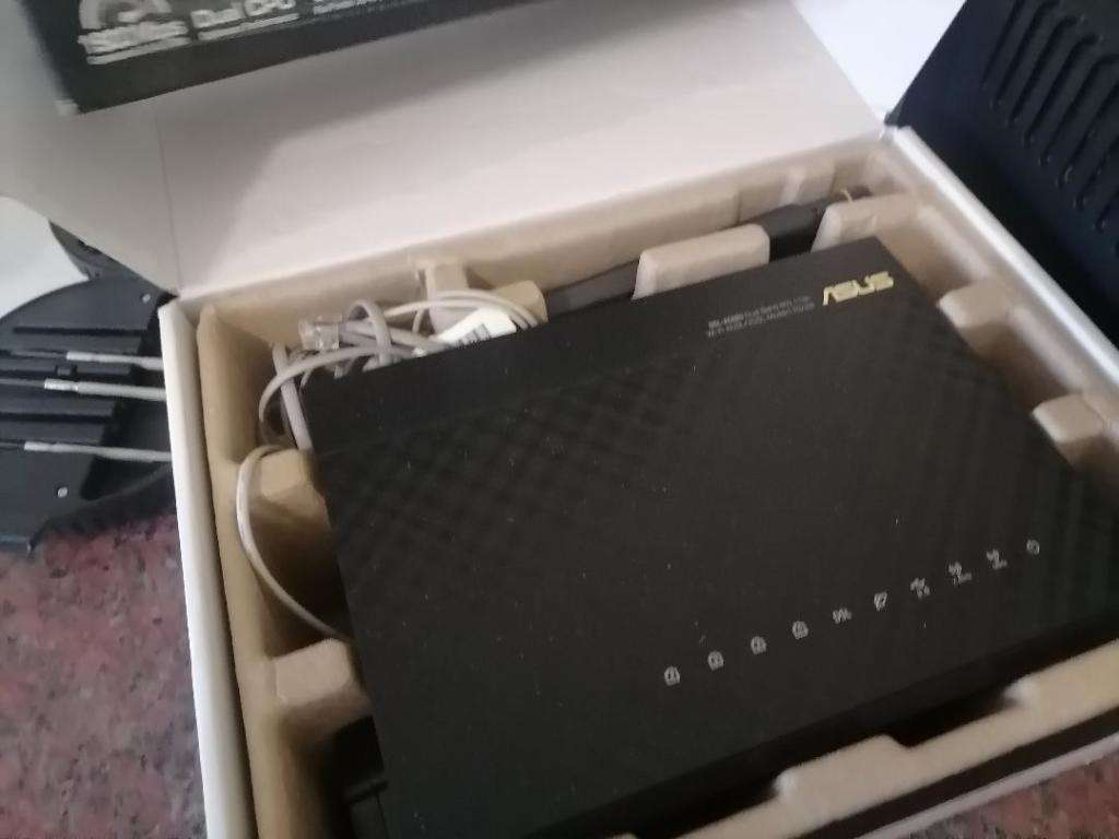 BULK LOT OF ELECTRONICS, ASUS AC1900 WIFI ROUTER,PROLINE UPS,WIRELESS CONTROLLER, ONE BID FOR LOT