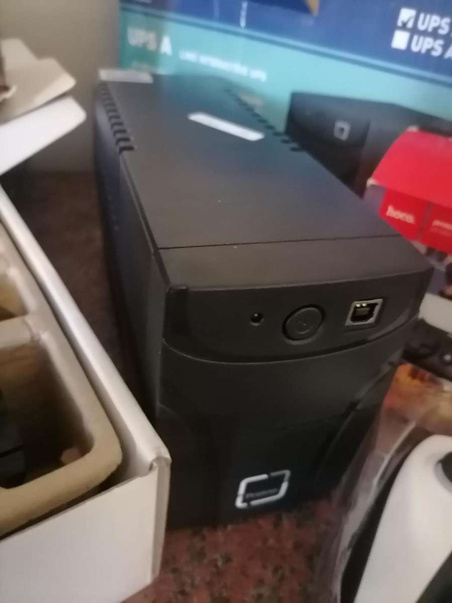 BULK LOT OF ELECTRONICS, ASUS AC1900 WIFI ROUTER,PROLINE UPS,WIRELESS CONTROLLER, ONE BID FOR LOT