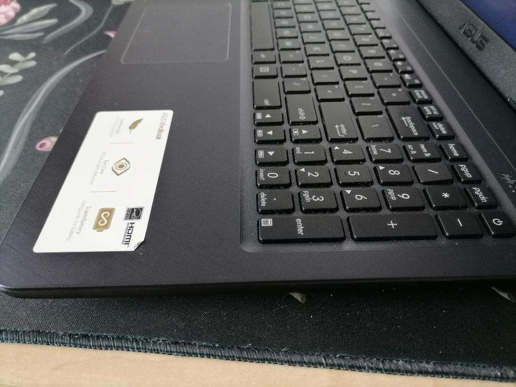 IMMACULATE i7 ASUS VIVOBOOK 8TH GEN, 8GB RAM, 1TB HDD, BATTERY 100%,ORIGINAL CHARGER INCL