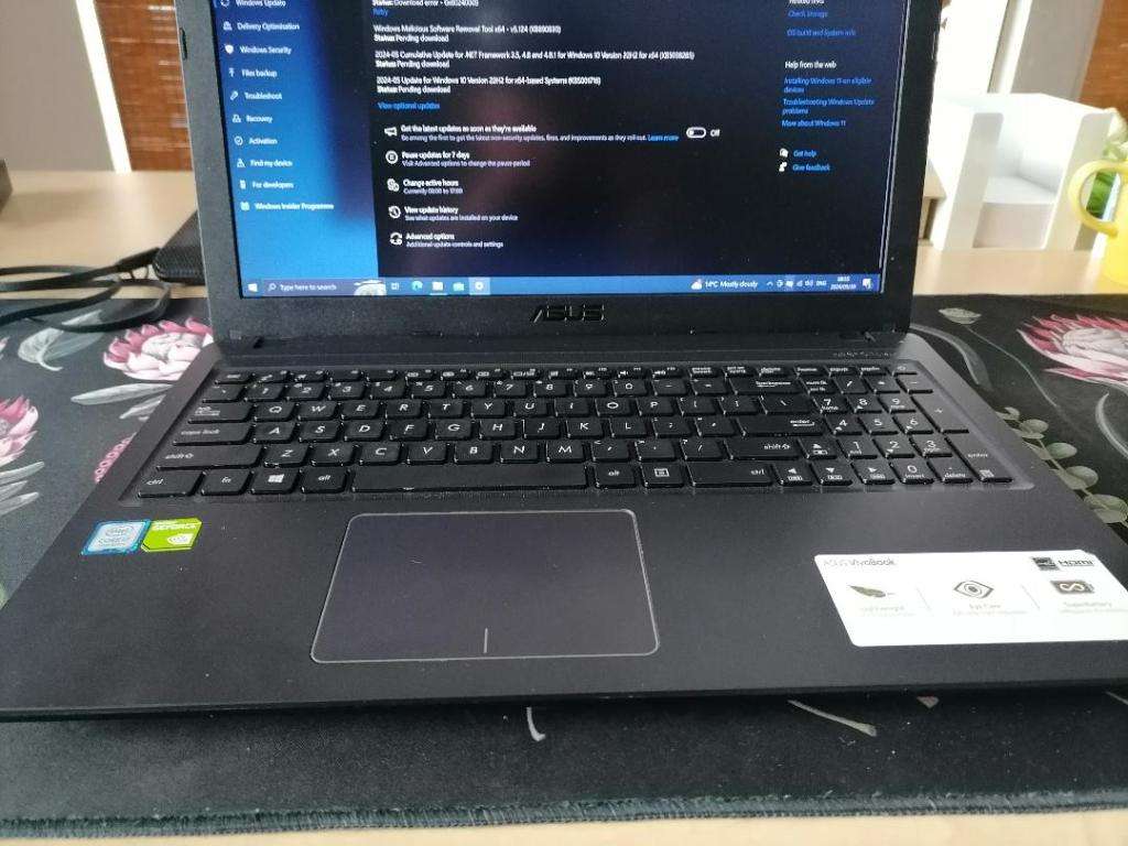 IMMACULATE i7 ASUS VIVOBOOK 8TH GEN, 8GB RAM, 1TB HDD, BATTERY 100%,ORIGINAL CHARGER INCL