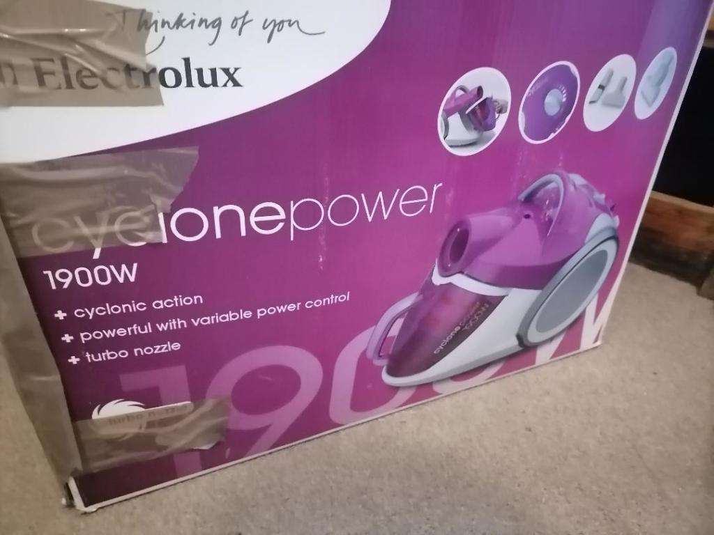 ELECTROLUX CYCLONE POWER 1900 VACUUM IN BOX WITH ATTACHMENTS.WORKING