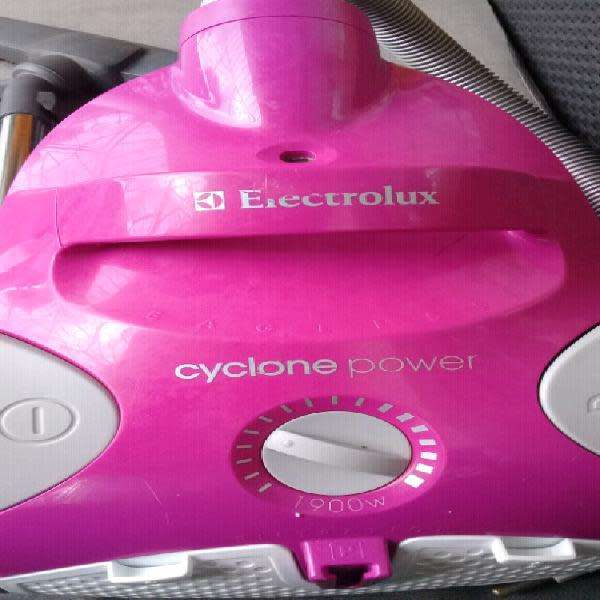 ELECTROLUX CYCLONE POWER 1900 VACUUM IN BOX WITH ATTACHMENTS.WORKING