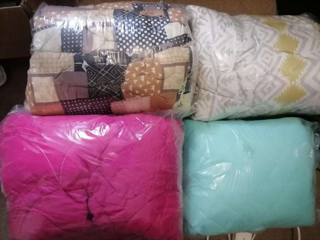 *WEEKEND SPECIAL*LOT OF 4 X DUVET/COMFORTERS. ONE BID FOR THE LOT**