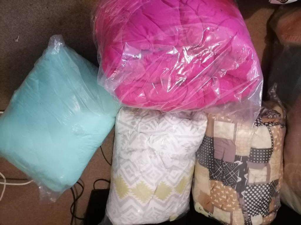 *WEEKEND SPECIAL*LOT OF 4 X DUVET/COMFORTERS. ONE BID FOR THE LOT**