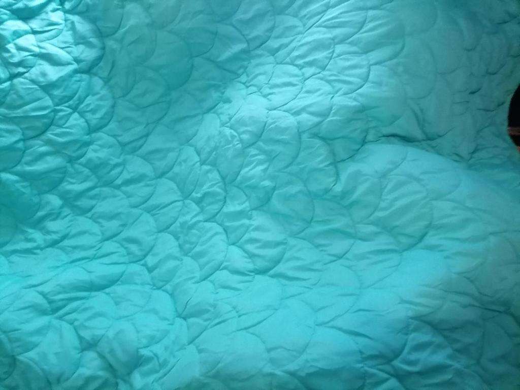 *WEEKEND SPECIAL*LOT OF 4 X DUVET/COMFORTERS. ONE BID FOR THE LOT**