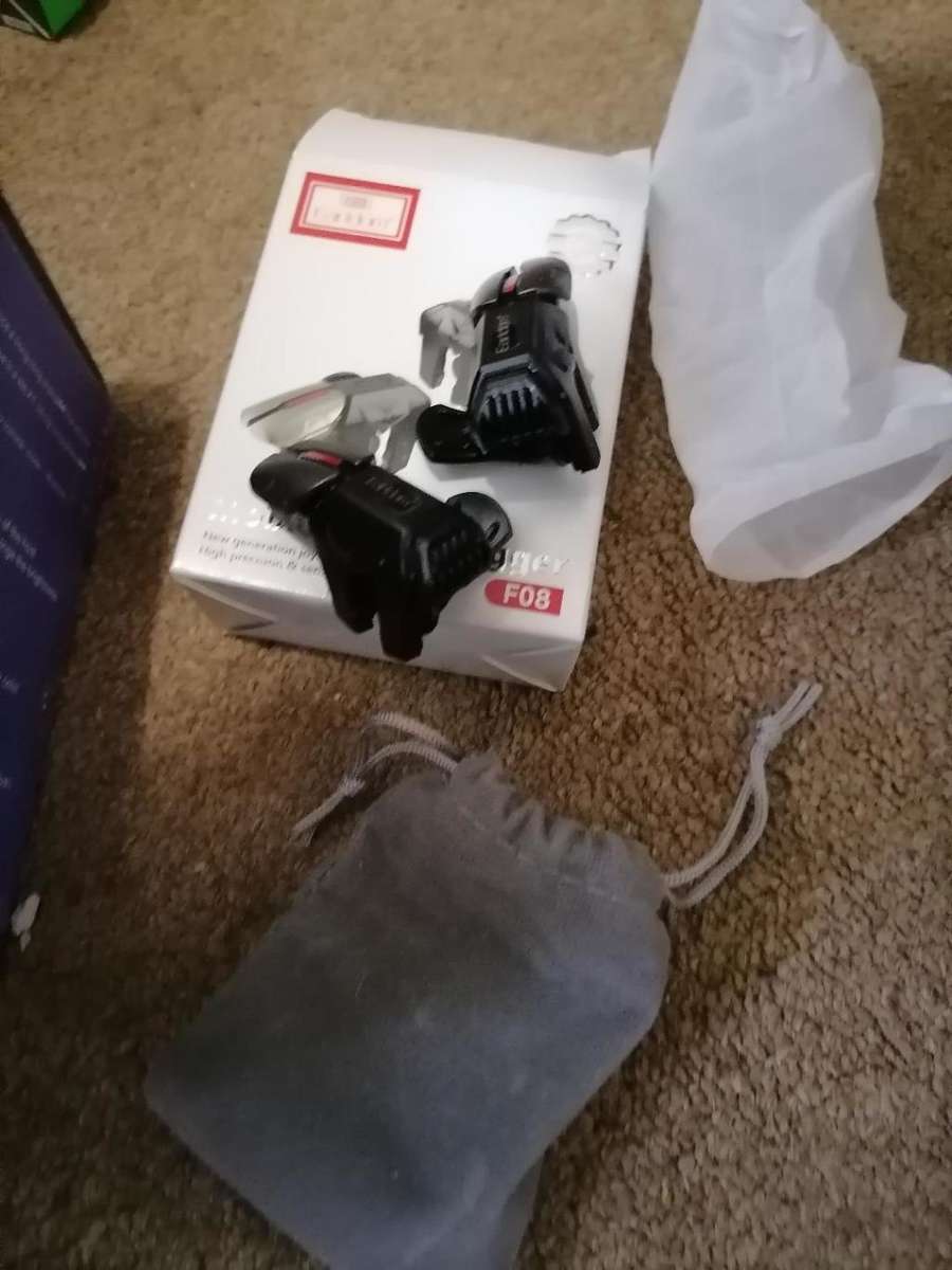 BULK LOT OF ELECTRONNICS*LED SPEAKER LIGHT,SMART WATCH,AIRPODS,SERFIE STICK ECT*ONE BID FOR LOT*