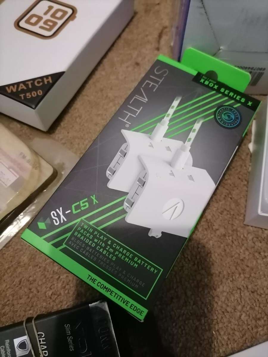 BULK LOT OF ELECTRONNICS*LED SPEAKER LIGHT,SMART WATCH,AIRPODS,SERFIE STICK ECT*ONE BID FOR LOT*