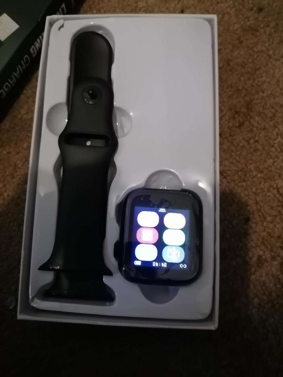 BULK LOT OF ELECTRONNICS*LED SPEAKER LIGHT,SMART WATCH,AIRPODS,SERFIE STICK ECT*ONE BID FOR LOT*